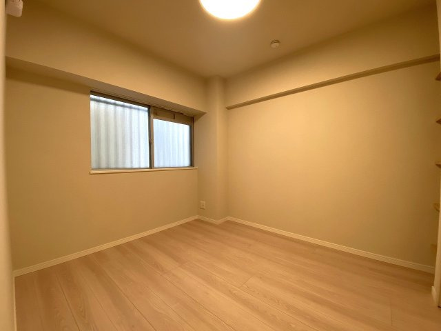 洋室4.7帖　間取り図右上の部屋