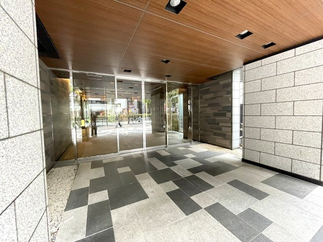 マンションの顔でもある、高級感漂うエントランス。　