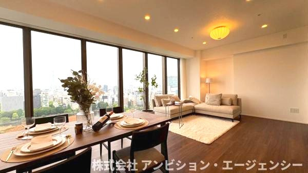 不忍池を一望する開放感。東京スカイツリーも望む、角部屋ならではのダイナミックなパノラマ眺望です。