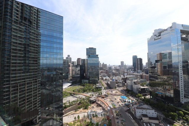 【物件からの展望】24階バルコニーからは都心ならではの街並みを堪能できる景色を望めます◎
