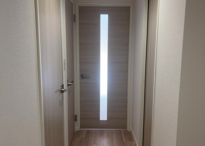 内装はとにかくおしゃれなものがいい！と選ぶ前に、まず住んだ後のことを想像してみましょう。住んでみたらコンセントの位置が悪くて使いにくいなど出てきます。事前にどの家電をどこに置くか想定しておきましょう。