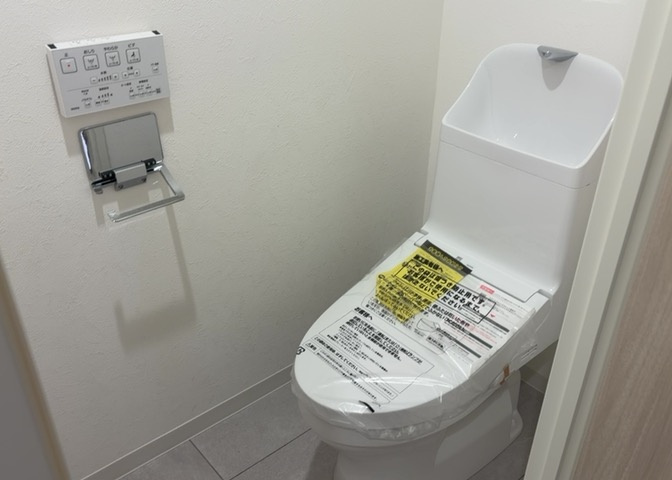 トイレは大きさや形、機能、抗菌性などが異なる多種多彩なタイプが各メーカーから出ています。それぞれに良さがあるため、事前にどういったタイプのトイレがいいのかをご家庭内で決めて、内見に行くといいでしょう。