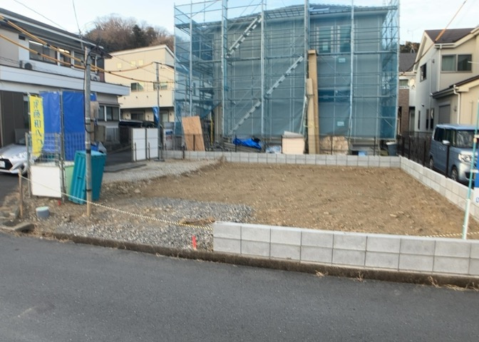 木造住宅とは土台、壁、柱など建築物の強度を支える構造体の材に木が使用されている構造を指します。構造体は建物の自重を支えるだけではなく風圧や水圧、積裁荷重などあらゆる衝撃に耐えるための基礎です。