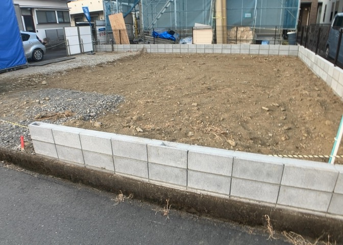 庭があることでガーデニングや家庭菜園はもちろん、こどもの遊び場やペットを放して遊ぶことができます。また、家の周囲に余裕があるということです。隣地との間があれば、十分な日当たりと、風通しが確保できます。