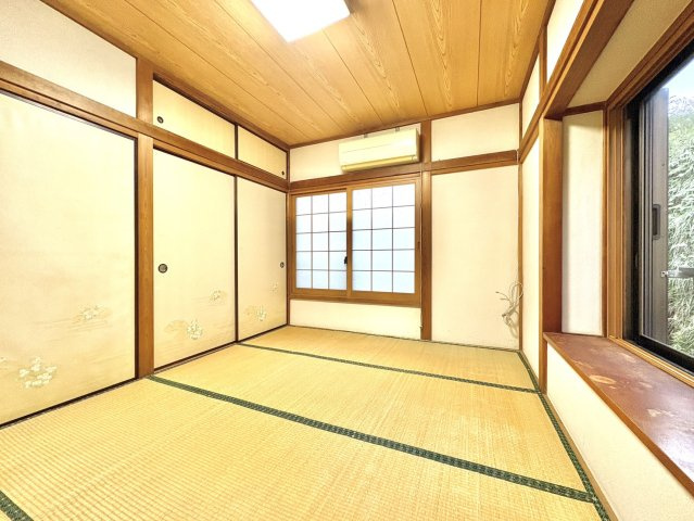 ◆二面採光で、陽差しを長時間受ける事が出来る暖かい室内です。もちろんペアガラスなので、遮音性にも優れ、結露も発生しにくい構造。サッシ周りのカビが発生しにくくなります。
