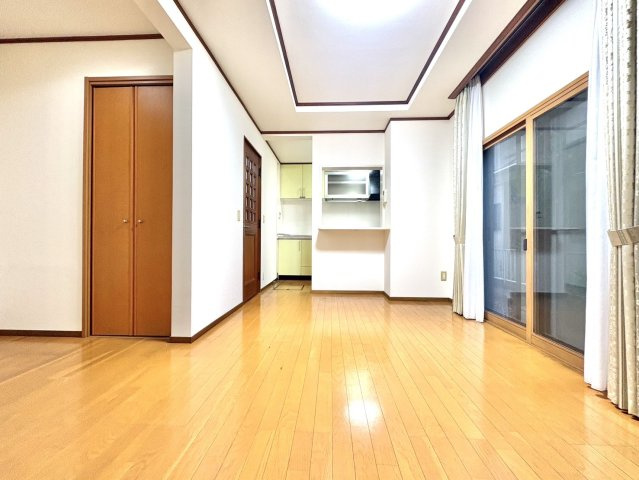 ◆ご家族の会話がはずむ、開放的なＬＤＫです。休日はお陽さまの光をたっぷりととりこめるぽかぽかリビングで過ごしませんか？