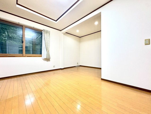 ◆一家だんらんのスペースとなるＬＤＫ。窓から明るい光が差し込み、思わず家族の会話も弾む快適な空間。