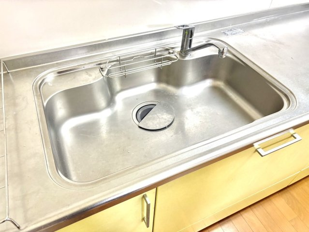 ◆広々したキッチンシンク。洗い物が多い時にも快適にご利用いただけます。