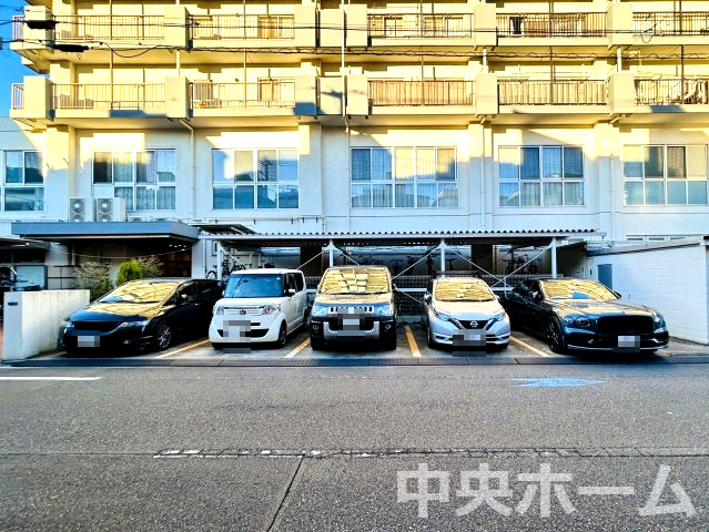 【敷地内駐車場】最新の空き状況や費用などの詳細は担当スタッフまでお問い合わせください。