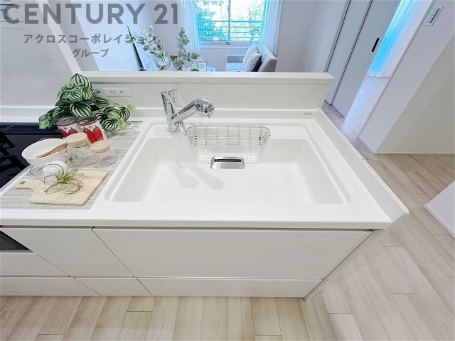 大きなシンクでお鍋などの大きな調理器具を洗う際にも便利です。