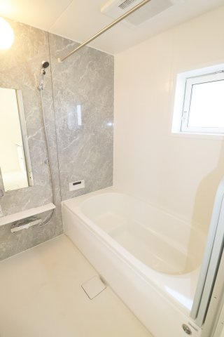 【郡山市安積北井2丁目 1号棟 安積第1小学校、安積中学区の浴室】