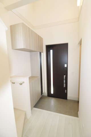 【郡山市安積北井2丁目 1号棟 安積第1小学校、安積中学区の玄関】