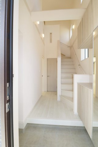 【郡山市安積北井2丁目 1号棟 安積第1小学校、安積中学区の玄関】