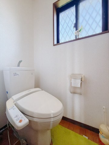 ■トイレ｜自然光が入る落ち着いた空間で1階と2階にトイレがございます♪ついつい長居してしまいますね♪