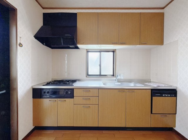 ■キッチン｜大きなお鍋や調理用具のも出し入れラクラクな収納がたっぷり！毎日使う場所だからこそ、無理のない姿勢で作業できるのは嬉しいポイントですね(*＾＾*)♪