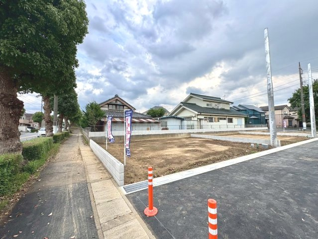 全10区画　　間取り・外観・設備まで自由にプランニング可能。暮らし方に合わせた住まいをご提案できます。花田小学校まで徒歩約4分(270ｍ)、毎日の通学がしやすい住環境です。