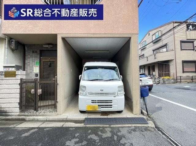 お車をお持ちの方には必要な駐車場はビルトインガレージ1台分（車種による）です！