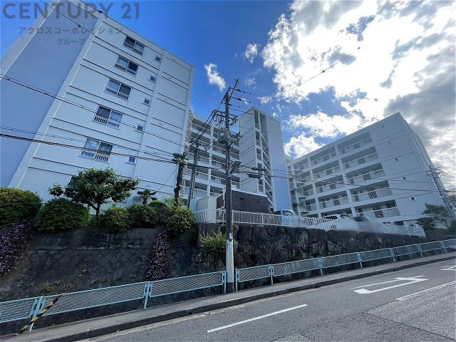 鉄骨造7階建て