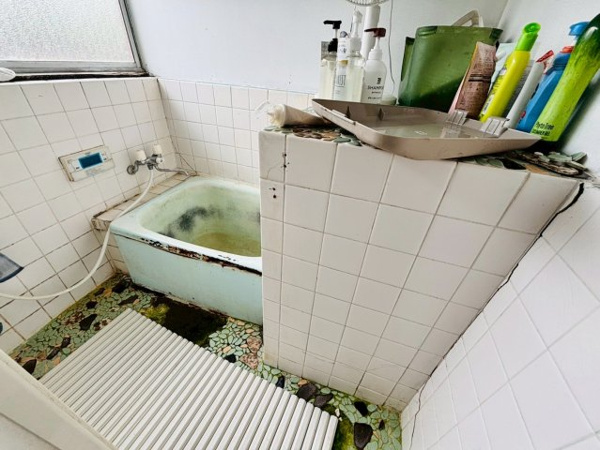 【 倉庫併用住宅付き 真岡市掘込　中古住宅の浴室】