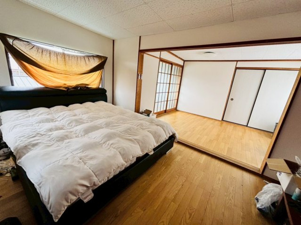 【 倉庫併用住宅付き 真岡市掘込　中古住宅の洋室】