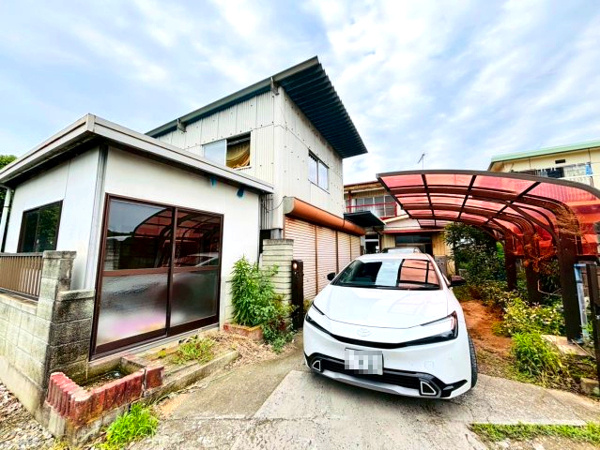 【 倉庫併用住宅付き 真岡市掘込　中古住宅の外観】