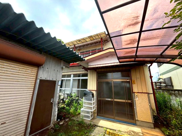 【 倉庫併用住宅付き 真岡市掘込　中古住宅の外観】