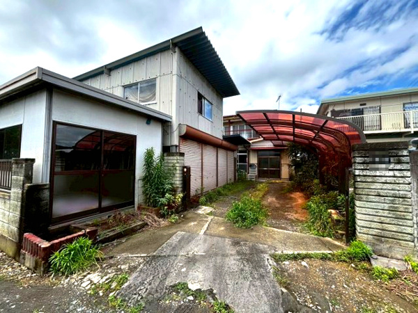 【 倉庫併用住宅付き 真岡市掘込　中古住宅の外観】