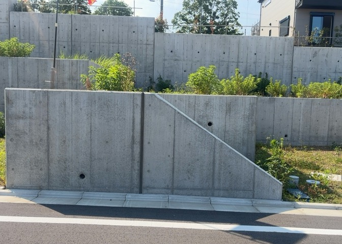 家を建てる前提で土地を探している場合、地盤の丈夫さは譲れない条件の一つです。地盤が脆弱だと追加工事が必要となります。また、過去に地盤沈下や液状化現象を起こした土地は、できるだけ避けた方がいいでしょう。