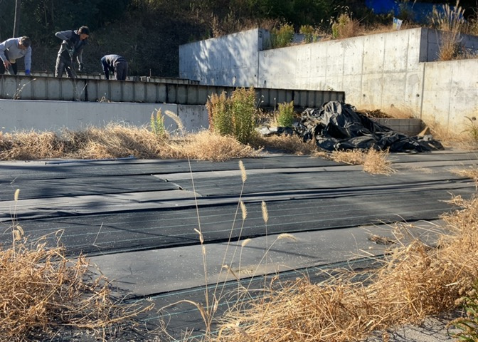 土地を買う際、住む地域の自治体や福祉の補助制度にも注目してみましょう。子供や老人の医療補助やゴミ出しのルールなど、自治体によってルールに大きな違いがあるため、暮らしやすい土地で判断するとよいでしょう。