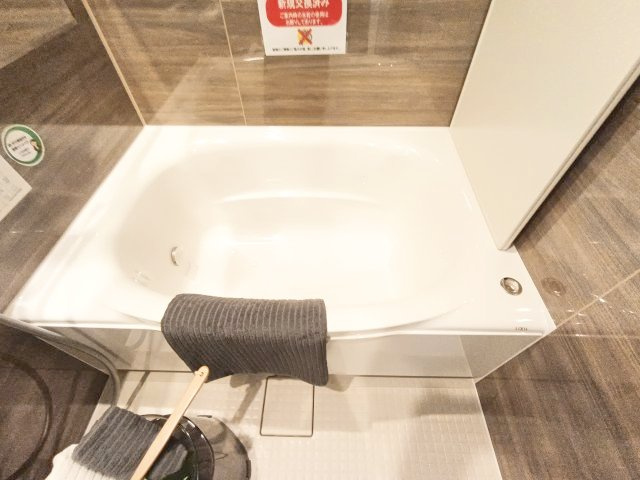 【浴室】　ゆったりとした時間とともに、一日の疲れを癒すバスルーム。