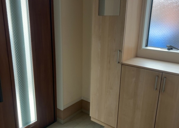 【相模原市中央区上溝の中古戸建ての玄関】