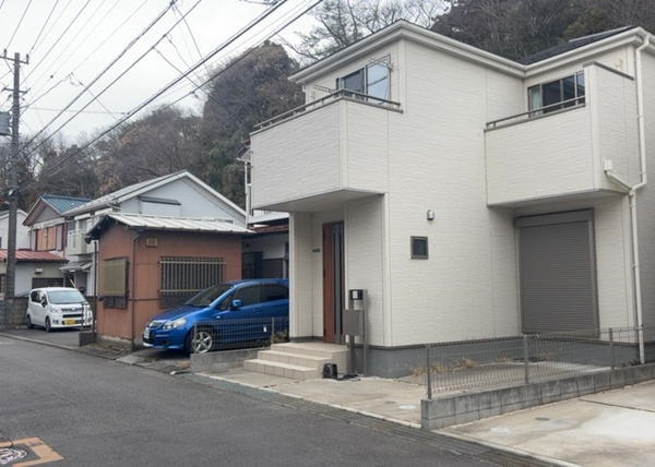 【相模原市中央区上溝の中古戸建ての前面道路含む現地写真】