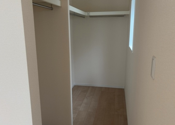 【相模原市中央区上溝の中古戸建てのウォークインクローゼット】