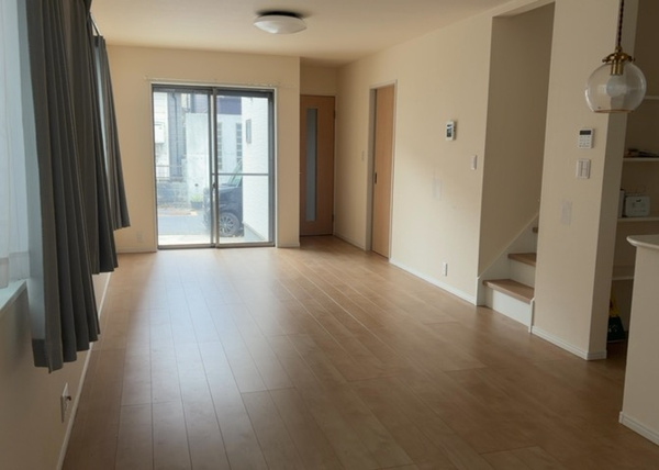 【相模原市中央区上溝の中古戸建ての居間】