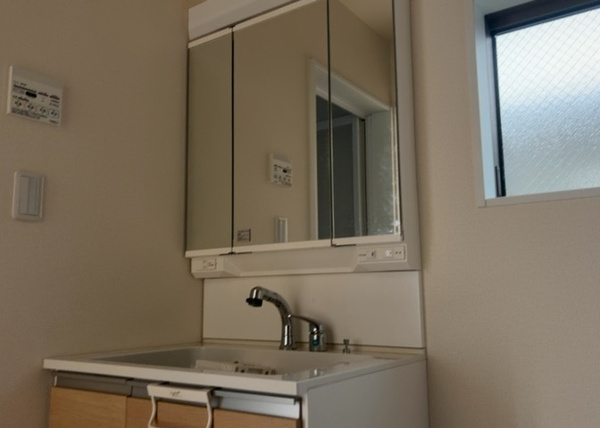 【相模原市中央区上溝の中古戸建ての独立洗面台】