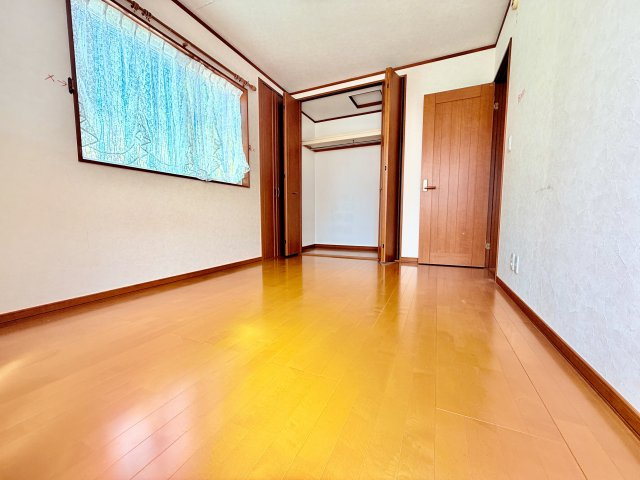 洋室(リフォーム前の写真です)