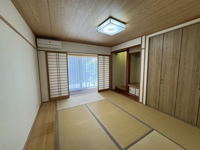 一階和室です！日当たりも良く、収納も充分に有ります♪
