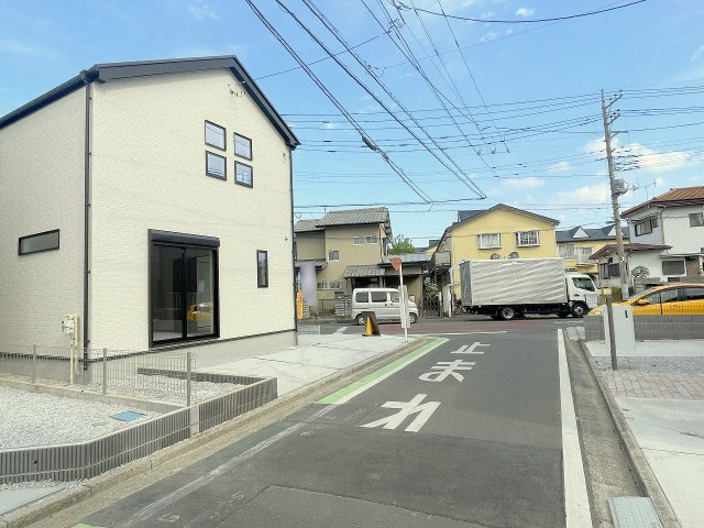 南西道路に面した陽光あふれる道路です！