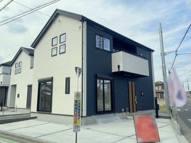 コントラストカラーのお洒落な外観です！