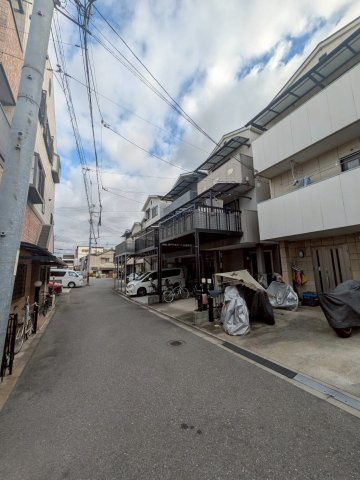 前面道路含む現地写真です