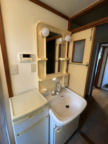 朝の身支度には欠かせない独立洗面化粧台