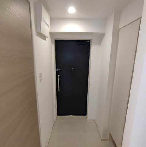 白を基調としたオシャレな玄関です♪　