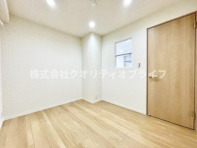 各室にしっかり収納が完備されているため、お部屋を広くスッキリと使うことができ、レイアウトの自由度も高い空間です。