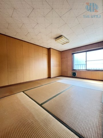 【和室】2階　約7.5帖のゆとりある和室。主寝室としても活用しやすい広さです◎