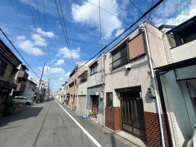 【前面道路含む現地写真】前面道路幅員　約7.2mとゆとりがあり、開放感のある道路環境です◎
