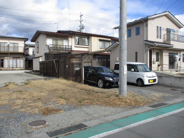 外観・駐車スペース・接道