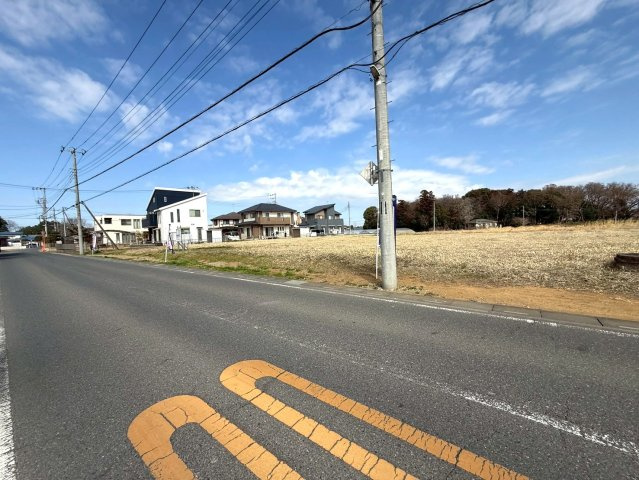 敷地約1228坪・穏やかな住環境です！自然豊かな内牧公園まで徒歩約2分(100ｍ)！資材置場・家庭菜園用地としても検討可！お気軽にお問い合わせください！