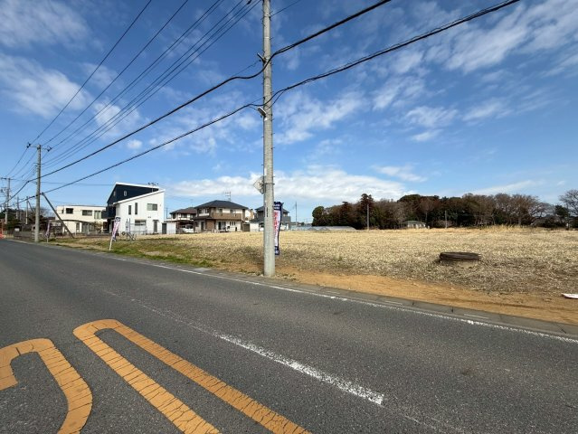 敷地約1228坪・穏やかな住環境です！自然豊かな内牧公園まで徒歩約2分(100ｍ)！資材置場・家庭菜園用地としても検討可！お気軽にお問い合わせください！