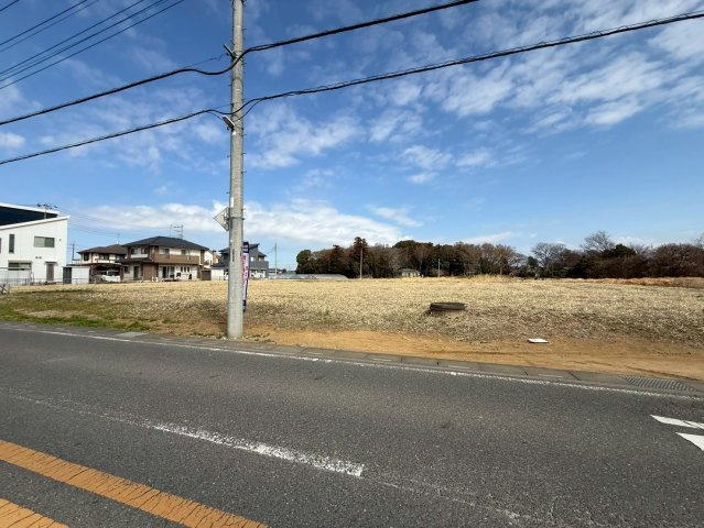 敷地約1228坪・穏やかな住環境です！自然豊かな内牧公園まで徒歩約2分(100ｍ)！資材置場・家庭菜園用地としても検討可！お気軽にお問い合わせください！