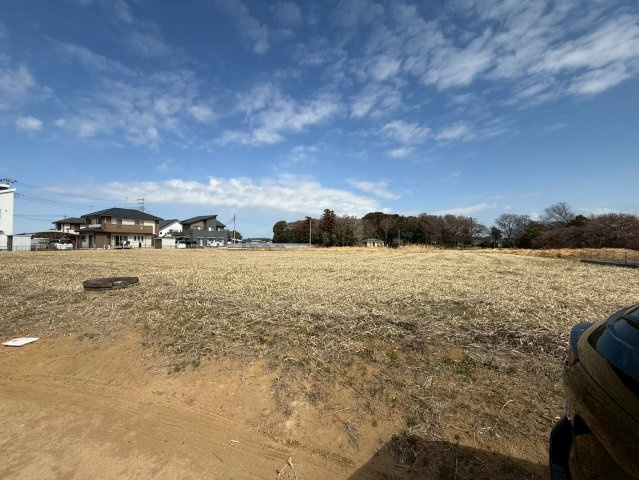 敷地約1228坪・穏やかな住環境です！自然豊かな内牧公園まで徒歩約2分(100ｍ)！資材置場・家庭菜園用地としても検討可！お気軽にお問い合わせください！